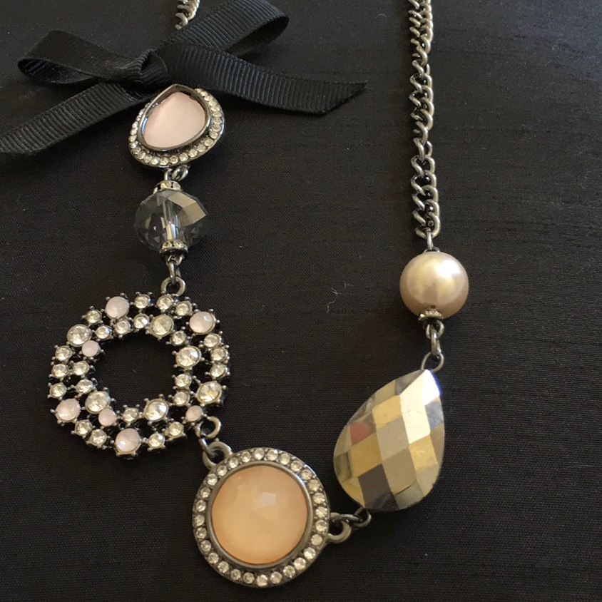 Vera Wang Crystal Necklace 22$